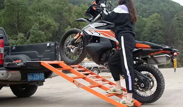 Aluminum-ladder-ramp-for-motorcycle-2