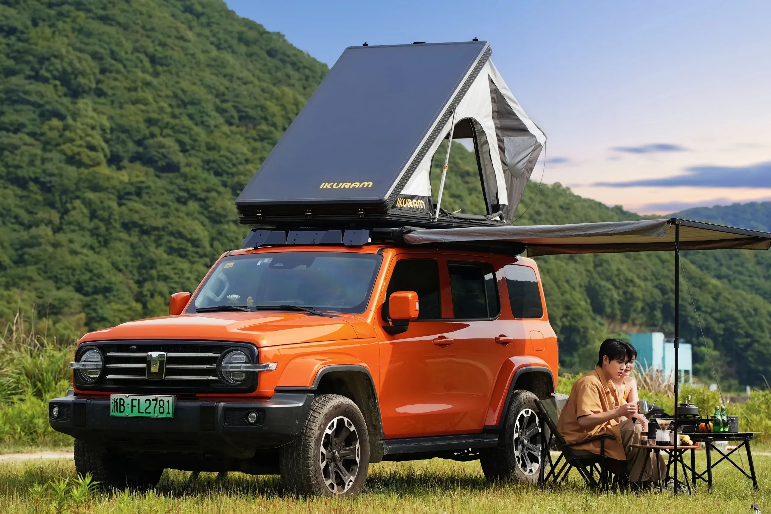 Reinforced Triangular Standard Car Roof Tent
