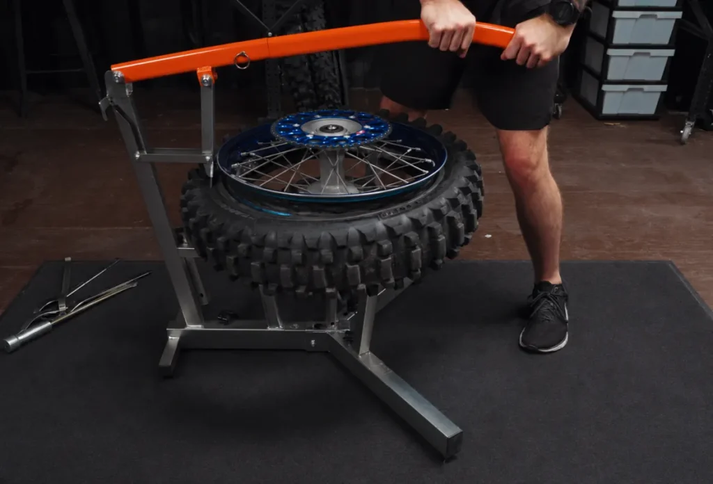 motorcycle bead-breaking tool